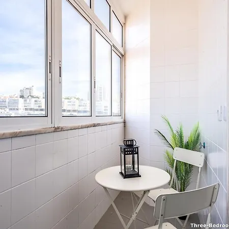 アパート Akicity Ameixoeira Light リスボン
